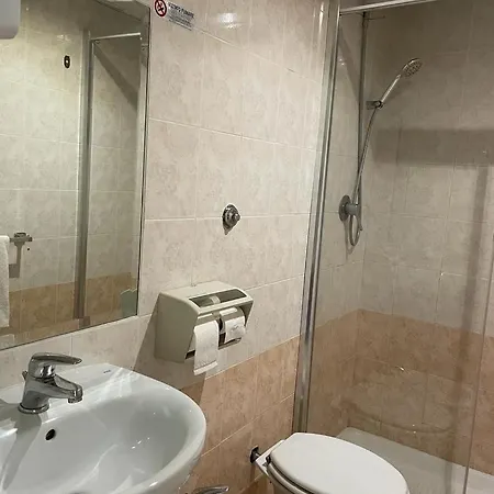 Renting 4* Rom